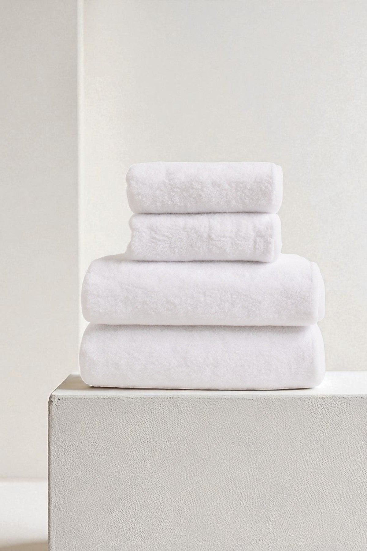 4'lü Düz Beyaz Havlu Set %100 Pamuk - 2 Adet El Havlusu 50x90 ve 2 Adet Banyo Havlusu 70x140